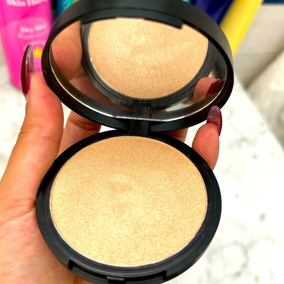 GIVE THEM LALA HIGHLIGHT IN SHOWSTOPPER - Picture 3 of 5